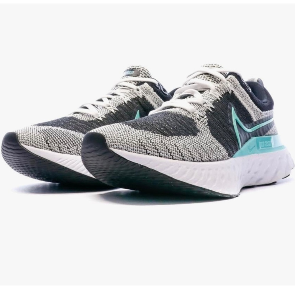 Nike Flyknit react sneaker shoes women’s 6.5 barely worn